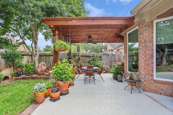 Arbors and Pergolas - Backyard Retreats